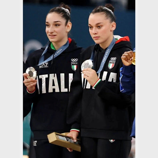 Black fleece hoodie reflecting Italia Paris Olympics aesthetic with minimal and versatile design