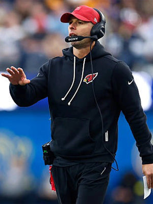 2025 Arizona Cardinals sideline pullover hoodie in black designed with Nike styling and casual comfort