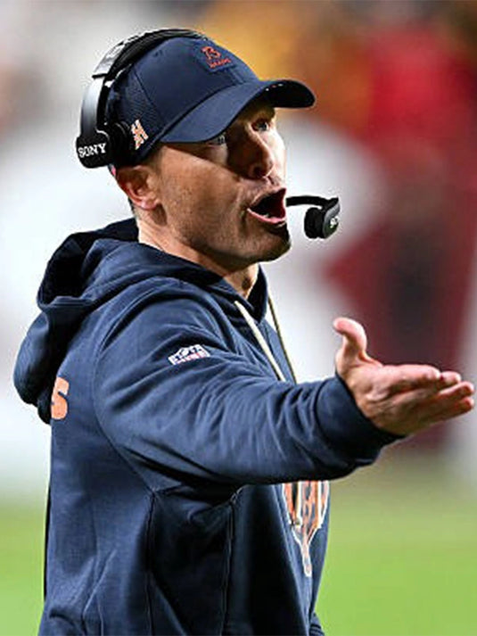 Nike Chicago Bears 2025 Sideline Hoodie in navy with pullover styling and the authentic Ben Johnson game-day vibe.