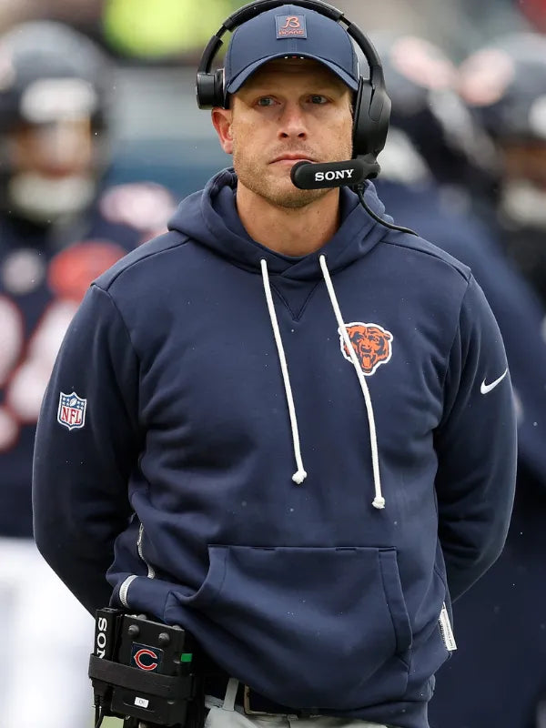 Chicago Bears navy pullover hoodie inspired by Ben Johnson’s 2025 sideline look with soft fleece fabric