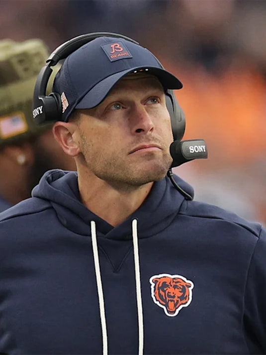 Chicago Bears Nike Sideline Club hoodie in navy with relaxed fit and cozy fleece construction