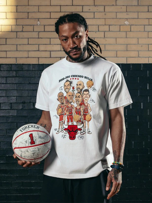 White Mitchell & Ness Derrick Rose 2010–11 Chicago Bulls t-shirt featuring caricature design