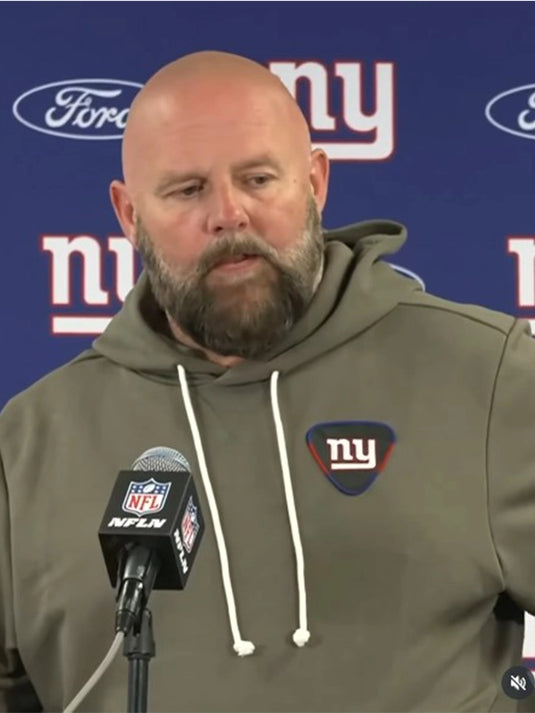 Olive green New York Giants Salute to Service 2025 fleece hoodie featuring warm fabric and subtle team details.