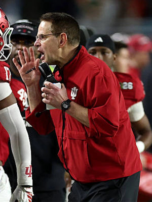 Indiana Hoosiers 1/4 zip short sleeve jacket in red recreated with Coach Curt Cignetti-inspired athletic fit