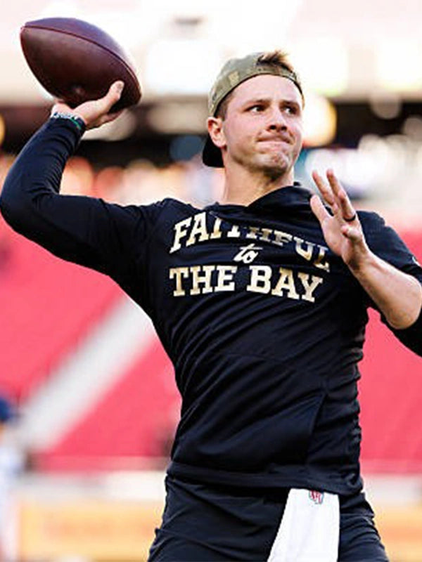 Black pullover hoodie T-shirt recreated from the San Francisco 49ers 2025 Rivalries sideline collection