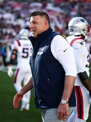Navy Patriots T Strong sideline vest inspired by Coach Mike Vrabel’s Super Bowl LX 2026 coaching look with structured athletic fit
