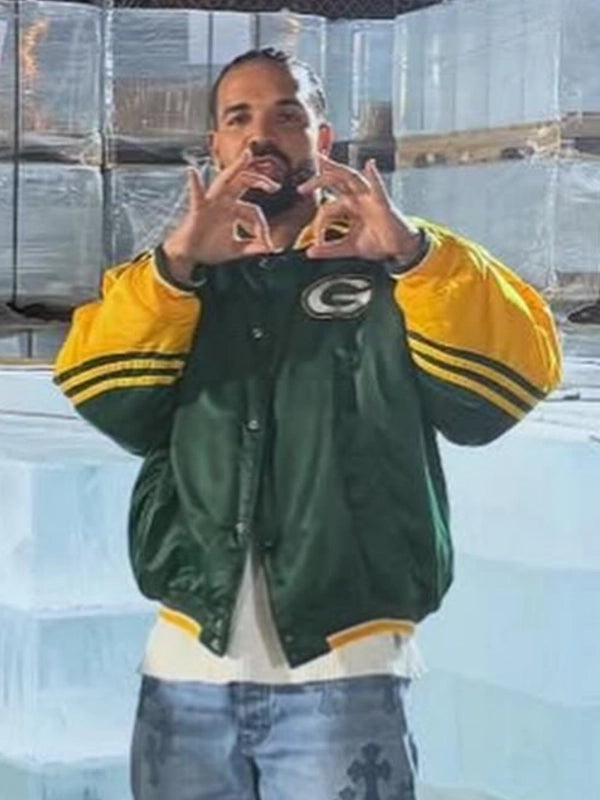 Green & Yellow Packers Starter Bomber Jacket designed in satin fabric with structured silhouette and clean athletic detailing