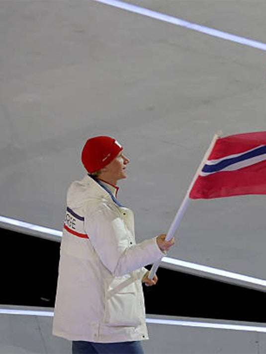 Stand out at Milano Cortina 2026 in the Team Norway off-white padded parka, made for stylish fans.