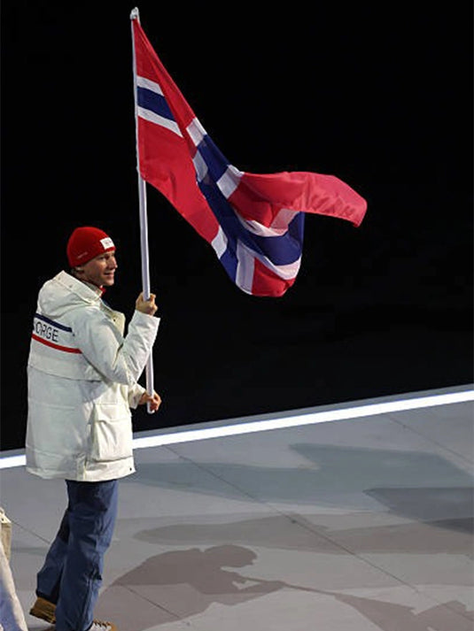 Keep warm and fan-ready in the Milano Cortina 2026 Team Norway off-white Craft padded parka.