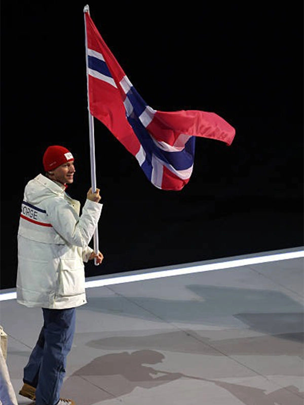 Keep warm and fan-ready in the Milano Cortina 2026 Team Norway off-white Craft padded parka.